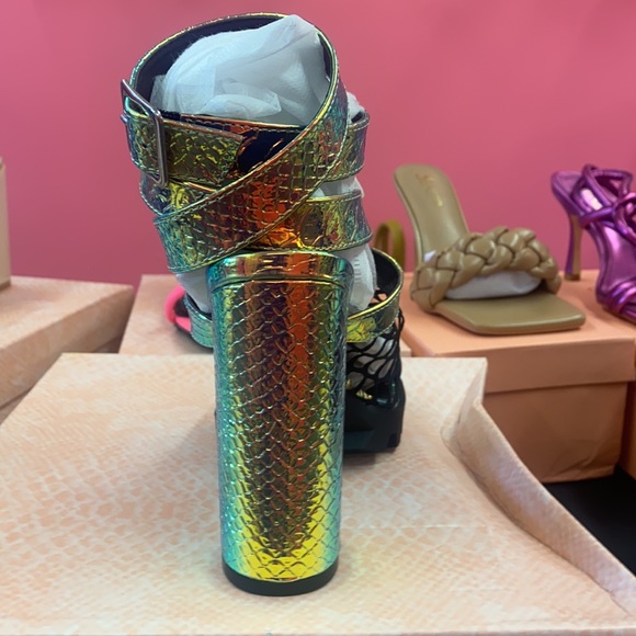 Metallic cape Robbin thirst trap heels - Picture 3 of 3